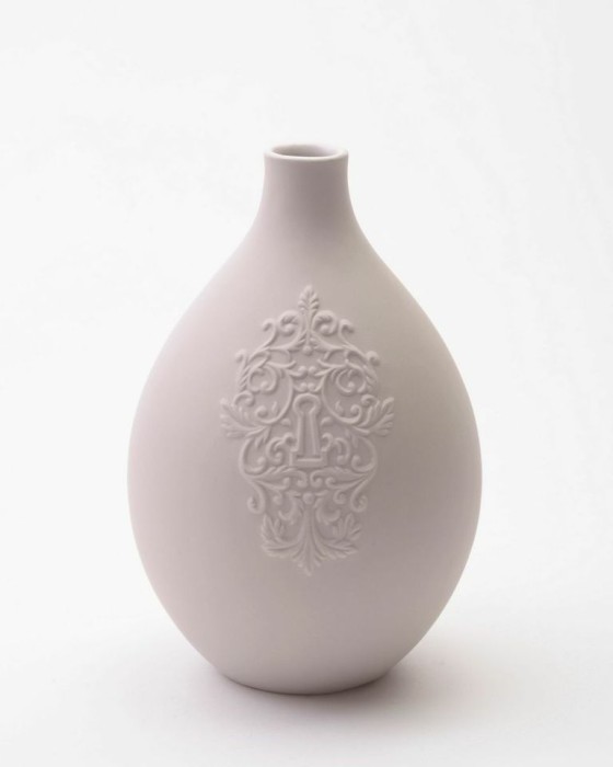 Keyhole egg vase